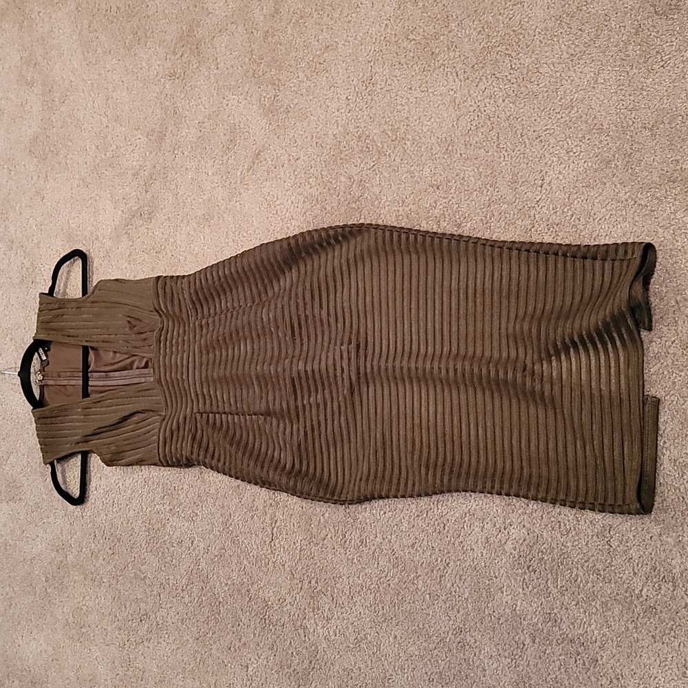 Dress - Picture 2 of 4